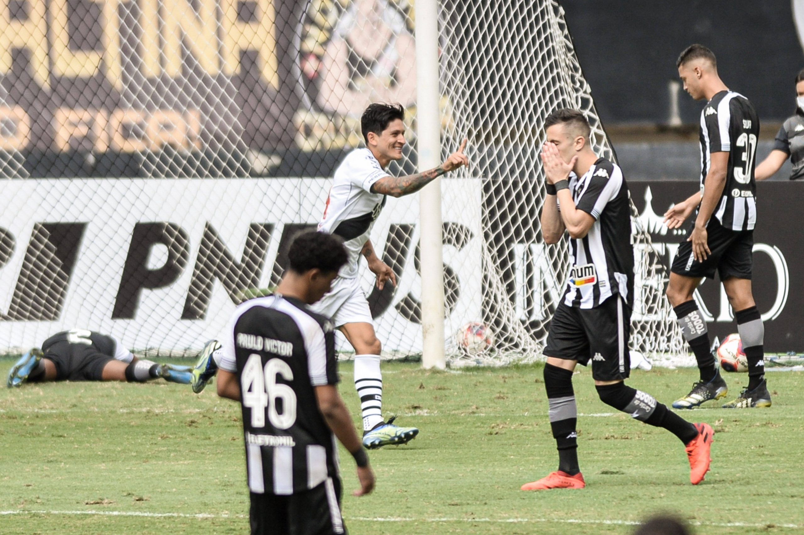 Com Cano decisivo, Vasco vence o Botafogo por 1 a 0 no primeiro jogo da final da Taça Rio
