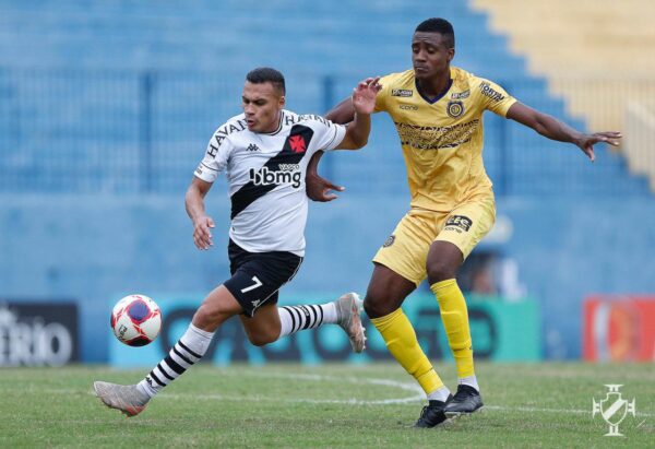 Derrota para o Madureira escancara deficiência defensiva do Vasco; time sofreu gol em todas as partidas da temporada