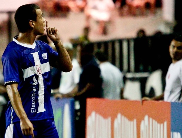 Bernardo sonha em retornar e aposentar pelo Vasco