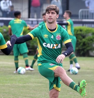 Ex jogador de Vasco e Botafogo comenta momento dos times