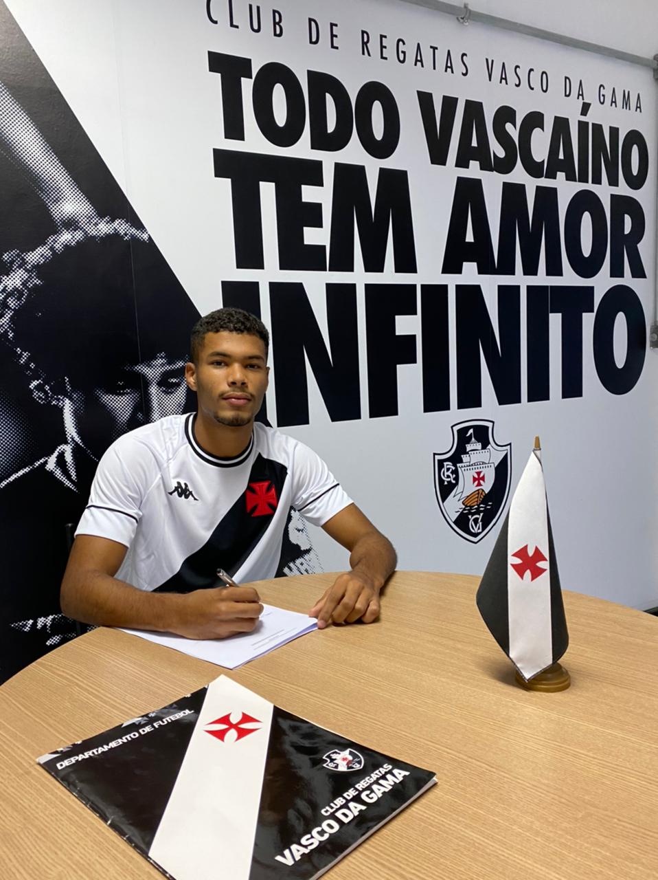 Novo reforço para o Sub-20: Vasco anuncia lateral-direito Deyverson Medeiros