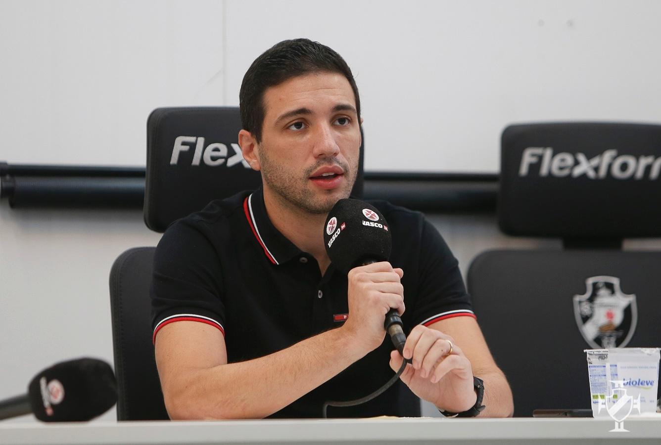 Alexandre Pássaro comenta o processo de contratações em sua gestão