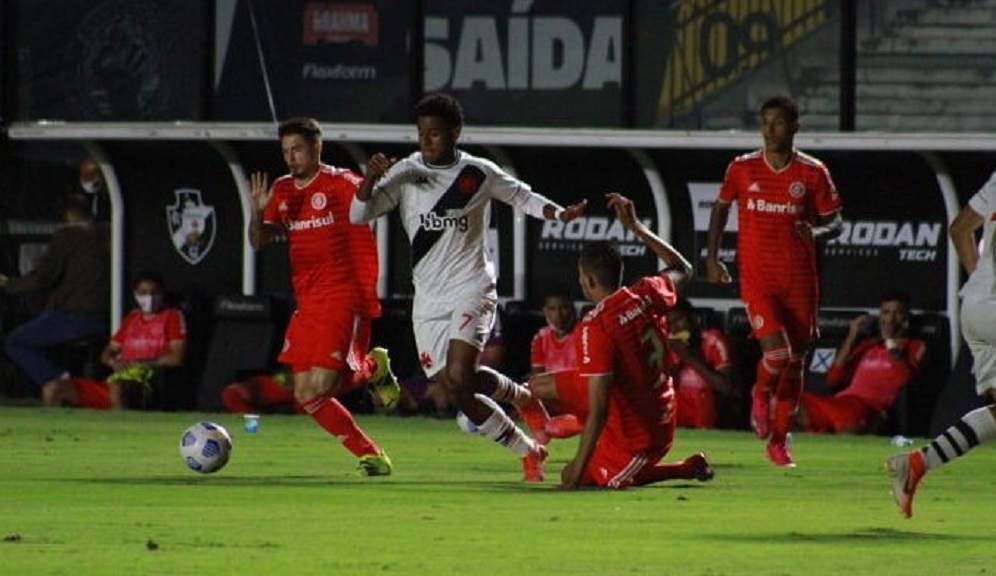 Em jogo de 5 gols, Vasco perde para o Internacional e está eliminado da Copa do Brasil Sub-20