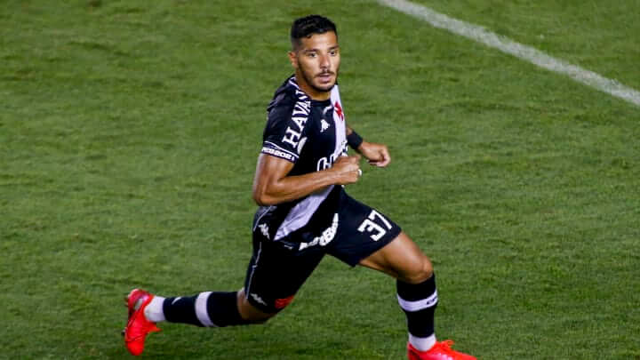 De saída, Henrique recebe homenagem de funcionários