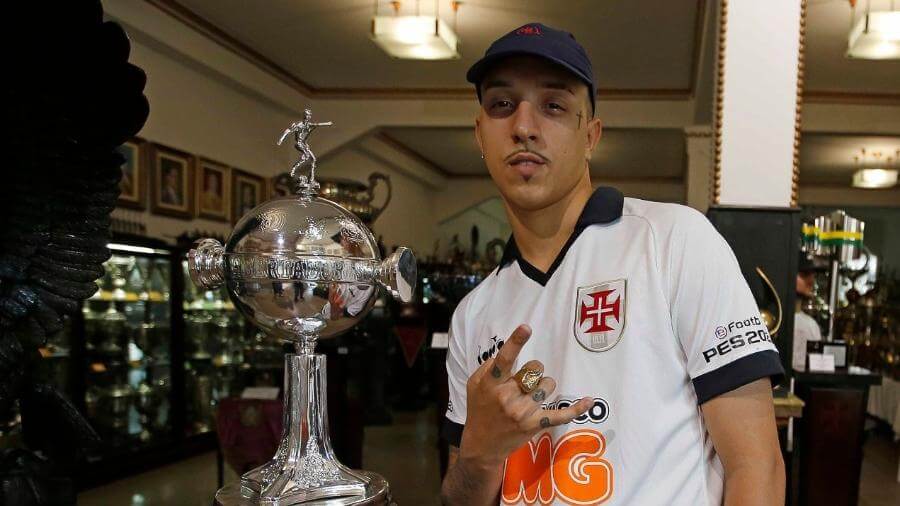 “Me incomoda quando o jogador não tem o mesmo amor que eu” diz rapper Delacruz sobre jogadores do Vasco