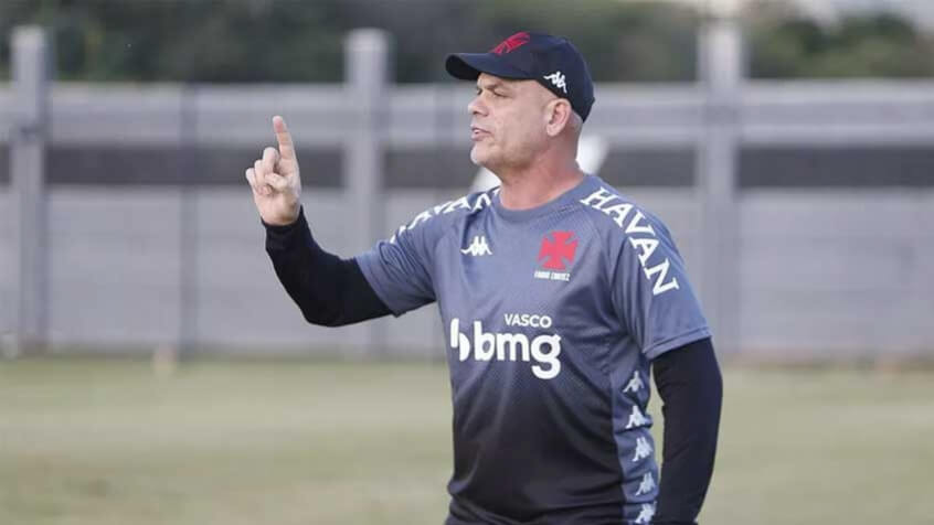 Fábio Cortez descarta hipótese de esquema tático ter dado errado: “Acredito que não foi o sistema, mas uma desatenção”