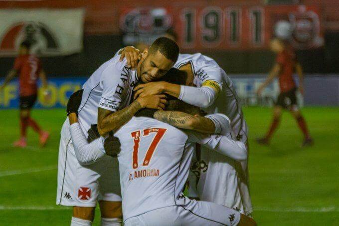 Autor do gol de empate, Daniel Amorim comemora: “Feliz demais”