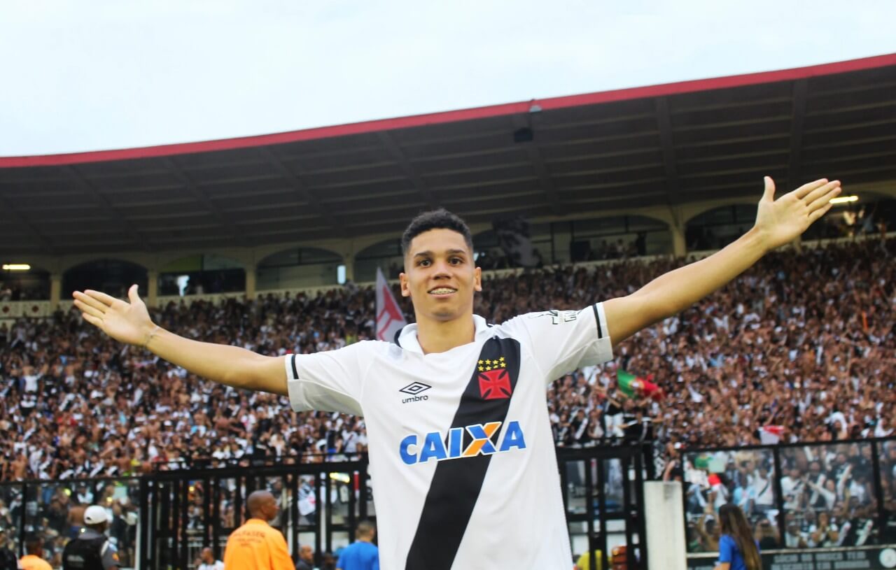 De olho no futuro na Europa, Paulinho não esquece origens: “O Vasco está na minha vida, sempre esteve”
