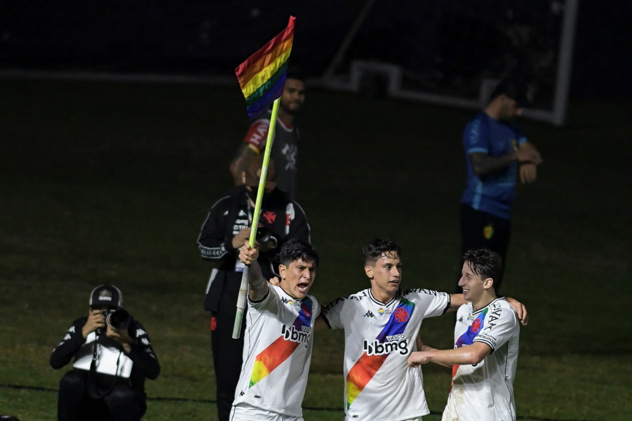 Em dia histórico para o Clube, Vasco vence o Brusque por 2 a 1 em São Januário