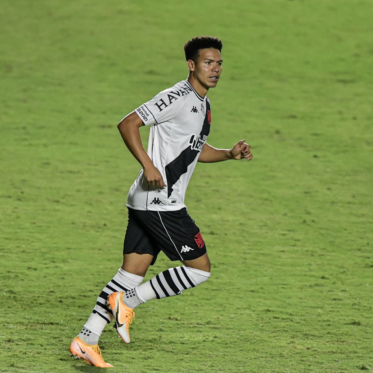 Marquinhos Gabriel afirma a atuação do Vasco pode levar a disputa pelo acesso