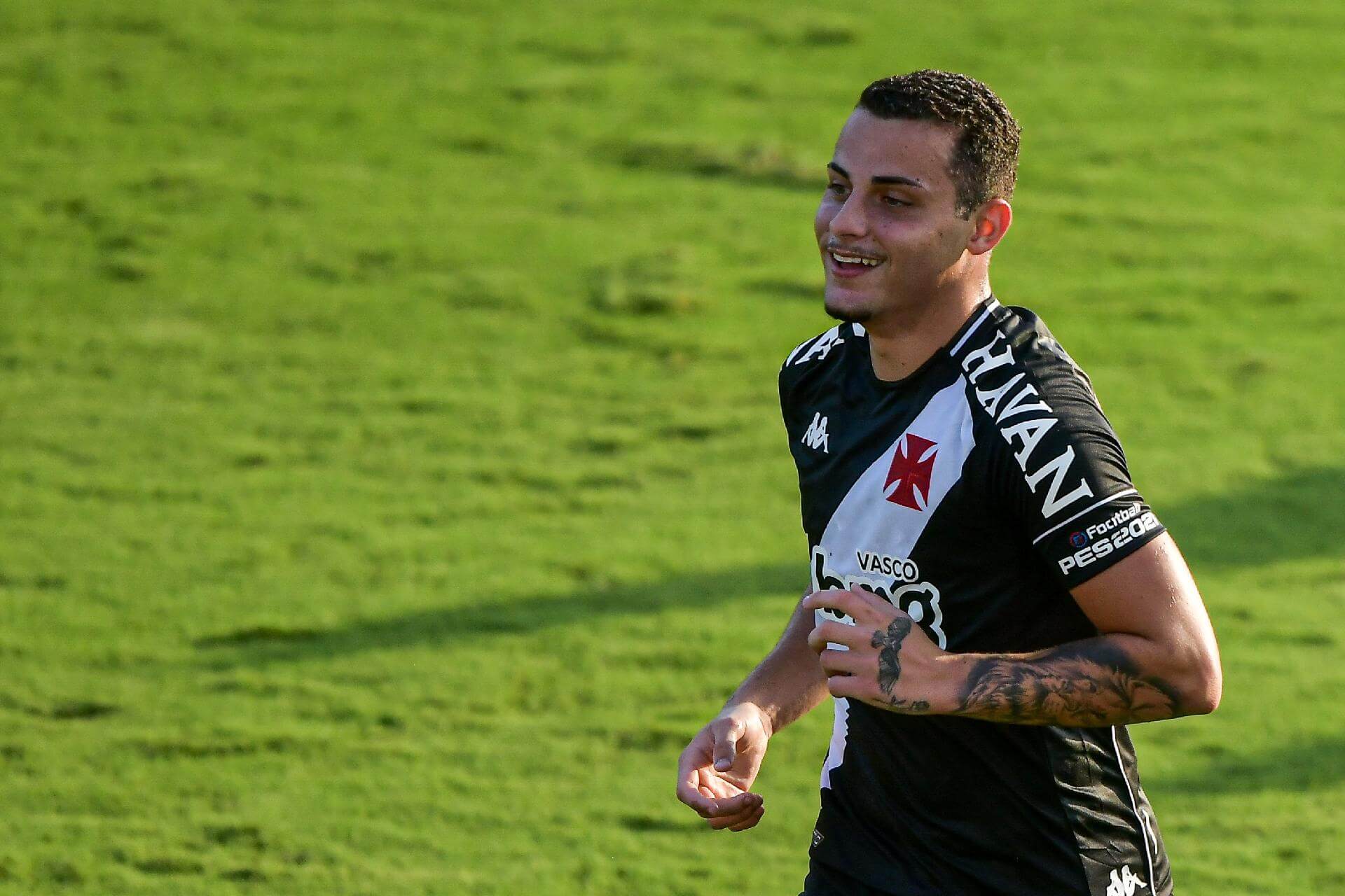 Bruno Gomes segue recebendo sondagens da Europa e pode deixar o Vasco; empresário comenta situação