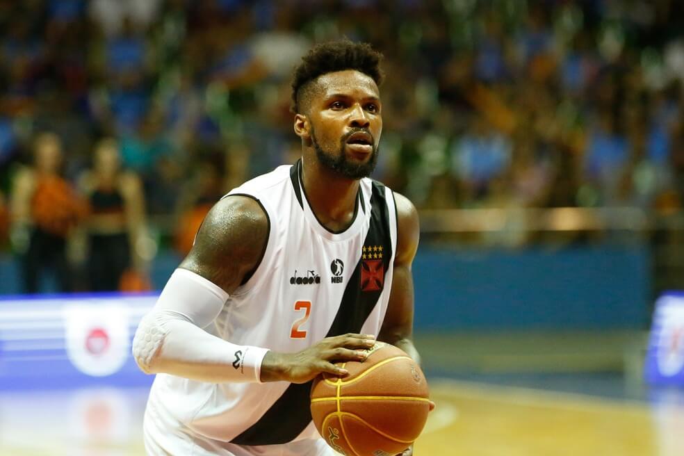 Justiça determina penhora da taça da Copa Libertadores vencida pelo Vasco