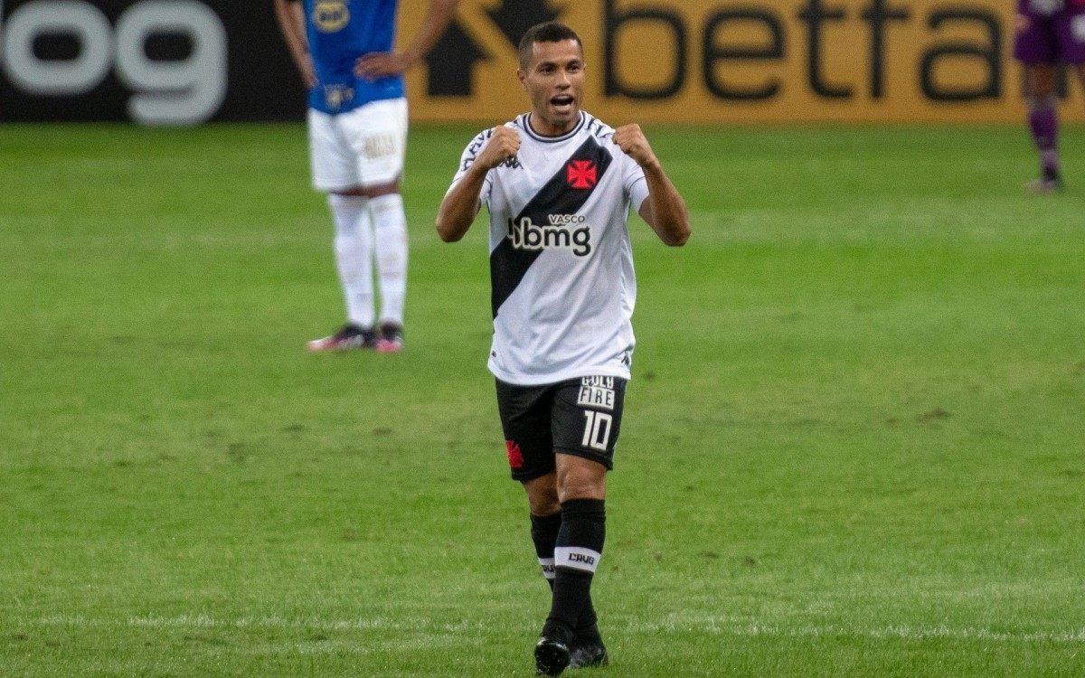 Vasco terá mudanças no time titular para o Clássico; veja provável escalação