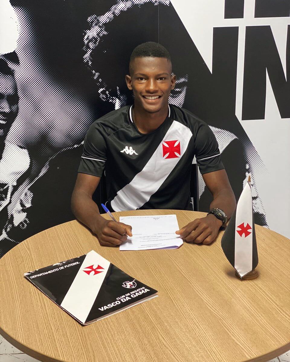 Vasco libera volante da base para assinar com América-MG