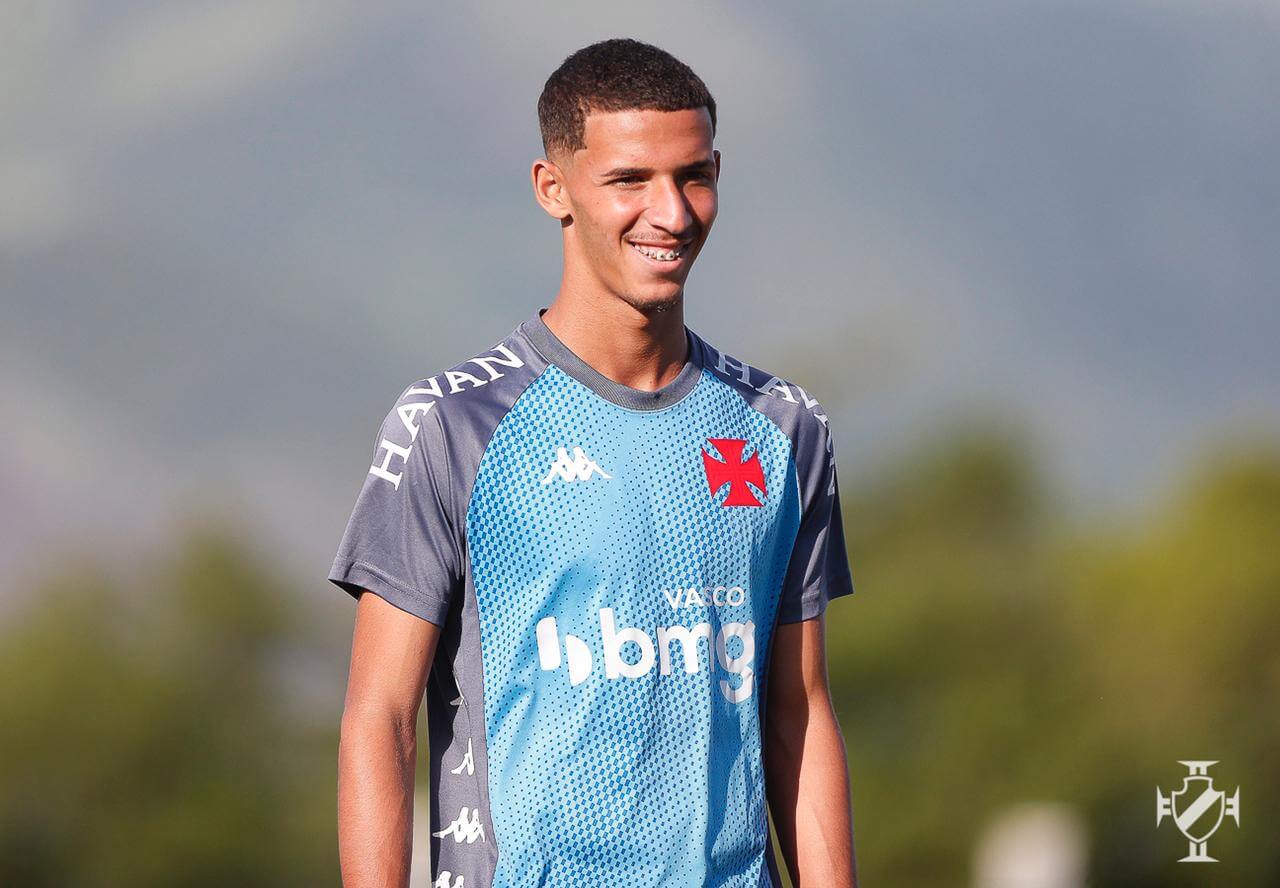 Vasco rechaça ofertas por Arthur Sales e renova com joia até 2025