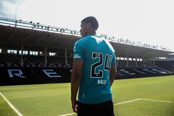 Cria da base, goleiro Halls pede para usar a camisa 24: ”É um gesto simples e grandioso”