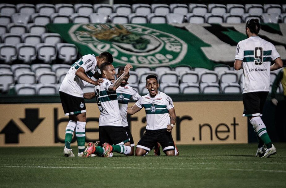 Coririba vence o Avai