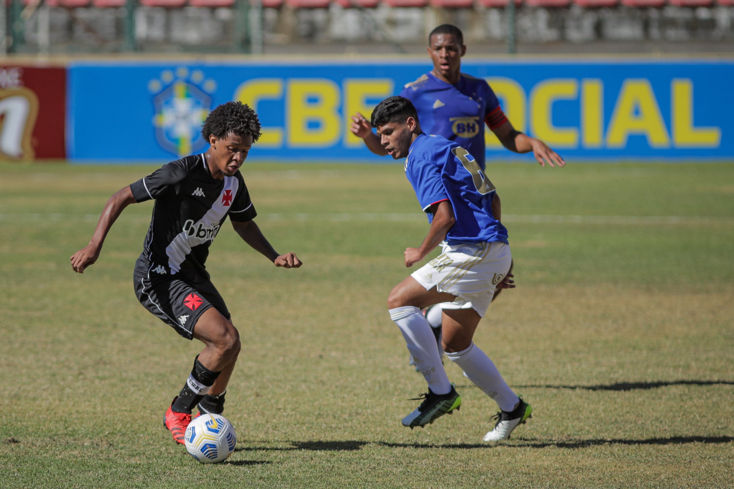Campeonato brasileiro: sub-17 empata e sub-20 perde