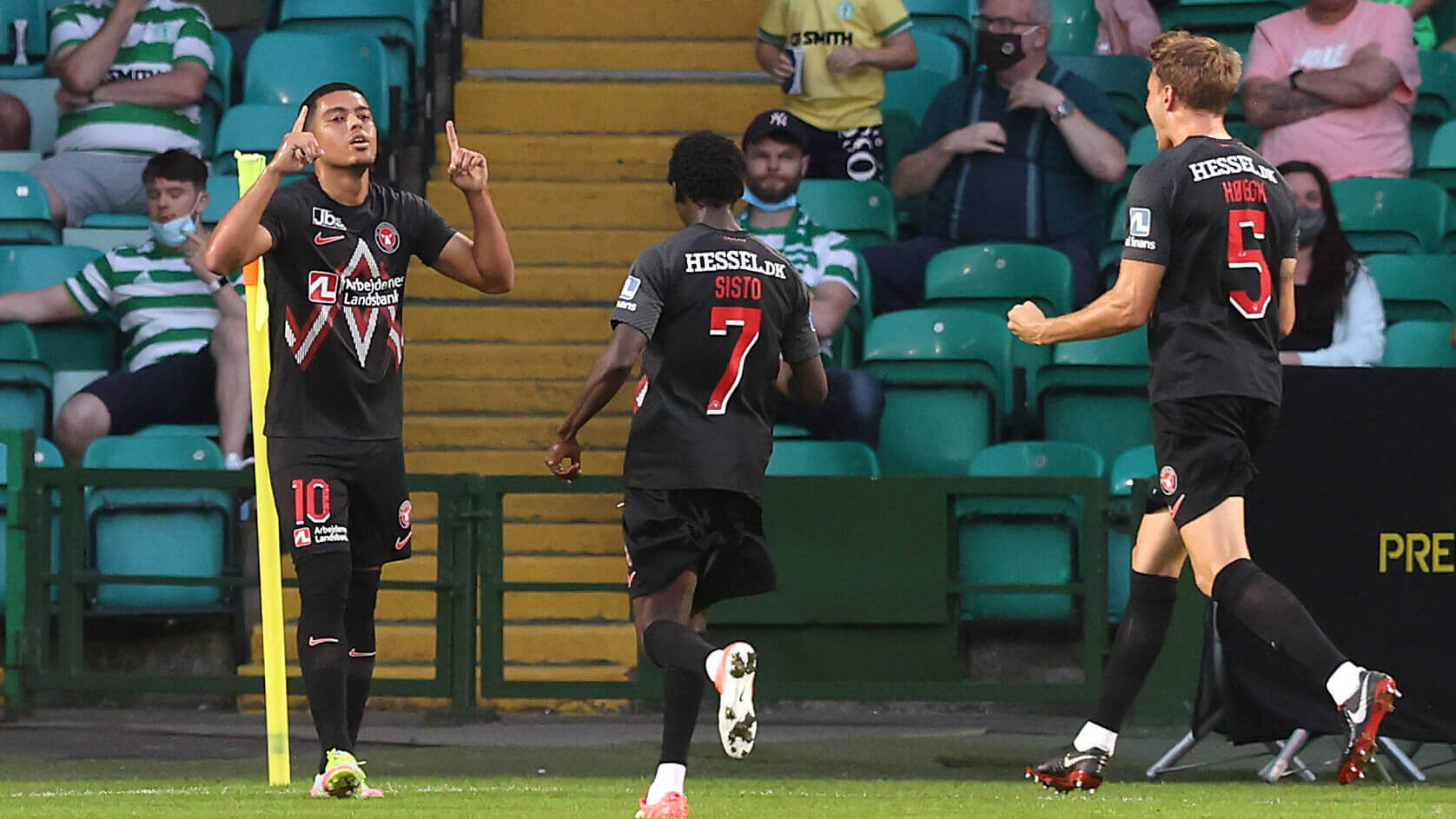 Viralizou! Ex-Vasco, Evander marca golaço pelo FC Midtjylland; confira o vídeo