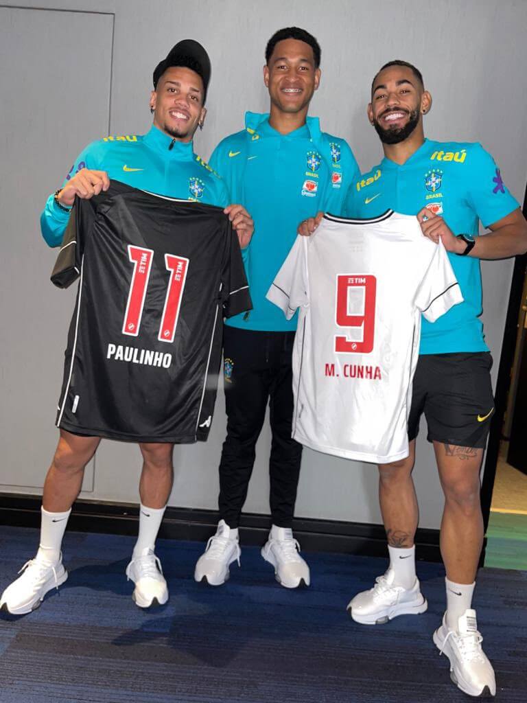 Matheus Cunha, da seleção olímpica, ganha e agradece por camisa oficial do Vasco