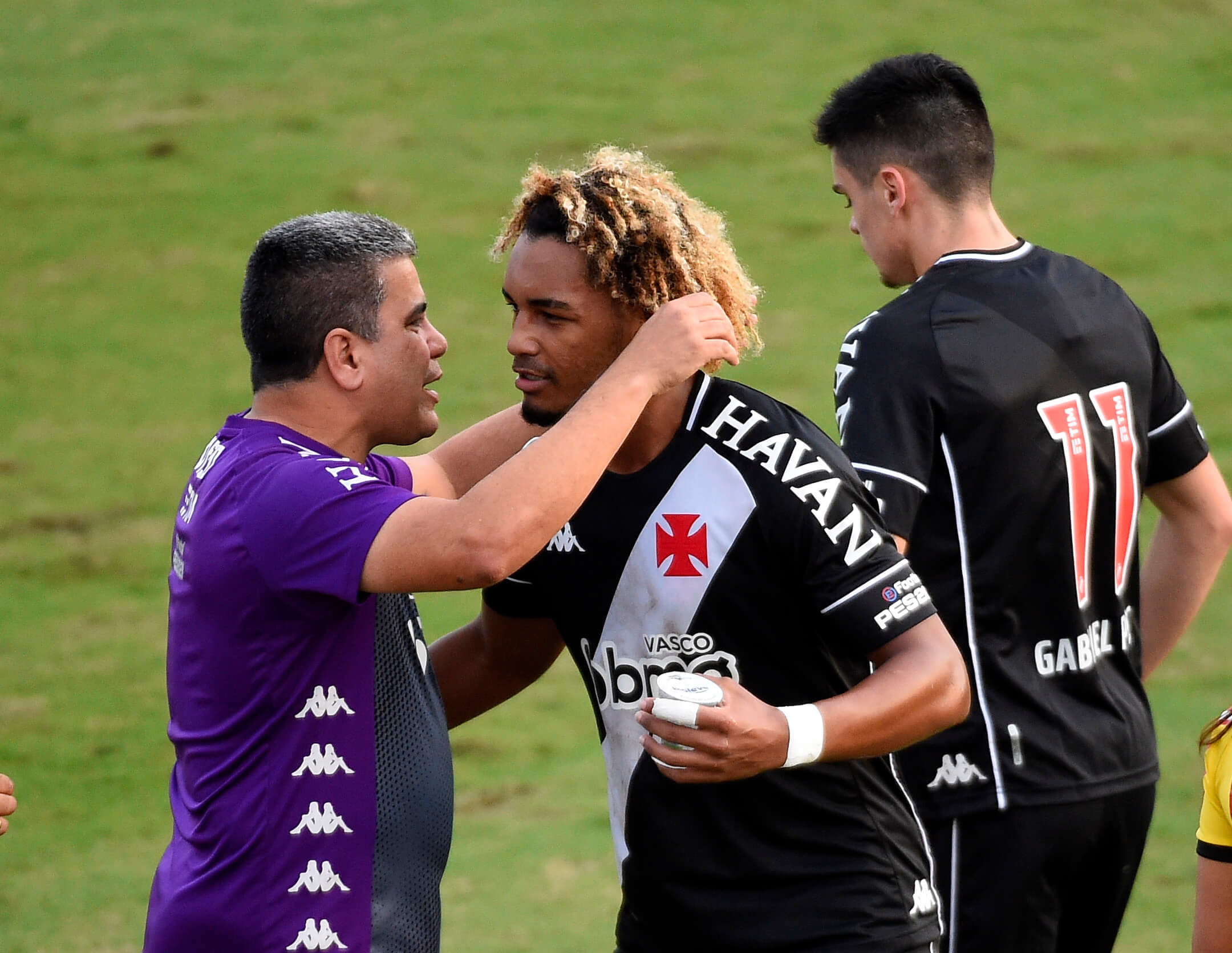 MT marca seu primeiro gol pelo profissional, garante vitória e Vasco encosta no G4