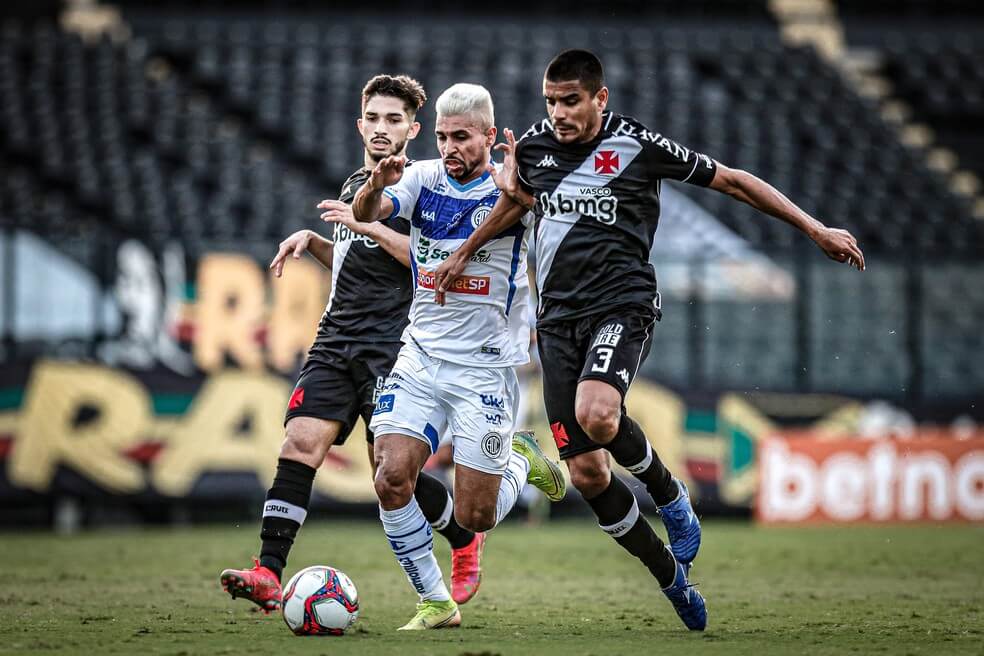 Andrey completa 135 jogos com a camisa do Vasco e fala sobre vitória: “É para dar confiança”