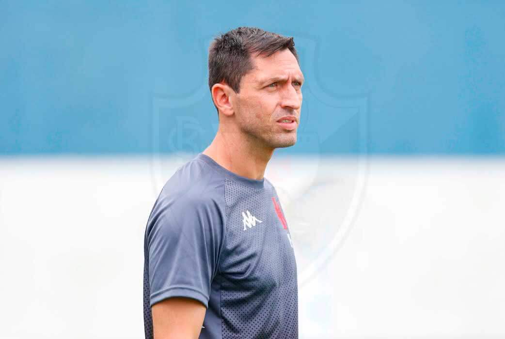 Vasco se sente incomodado com pedido de desligamento de Siston e afirma que o motivo é o Corinthians