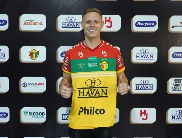 Lembra dele? Ex-Vasco, Marlone acerta com o Brusque