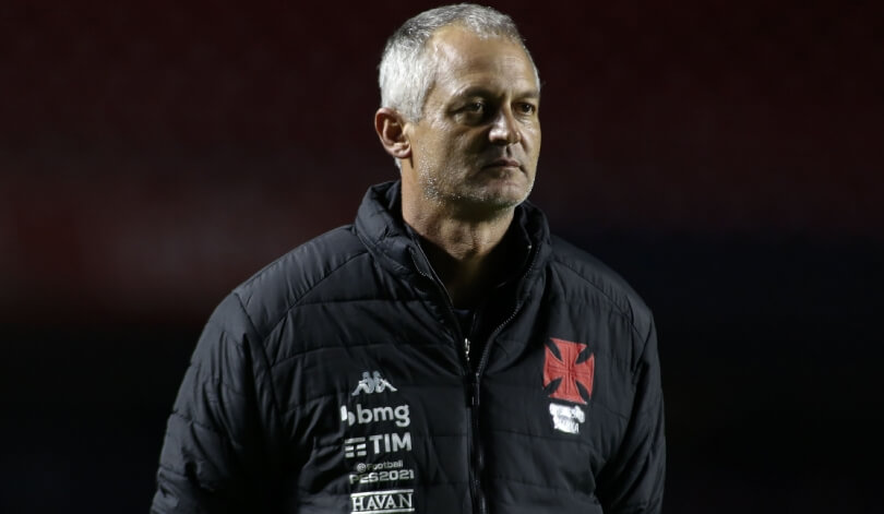 Lisca: “ainda não consegui colocar meu trabalho em prática aqui”