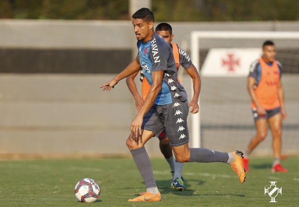 Vasco se prepara para jogo contra a Ponte Preta com retorno de peças importantes