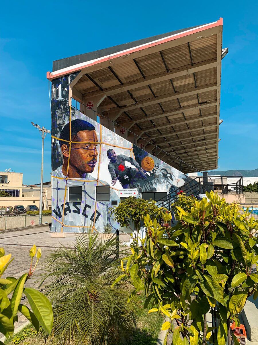 Vasco inaugura muro grafitado de Barbosa