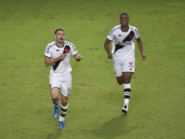 Caio Lopes comemorando gol contra a Ponte Preta