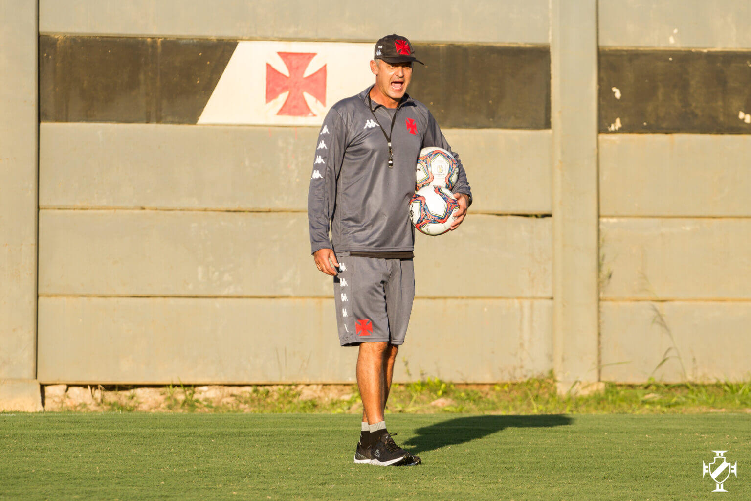 Lisca comenta sobre desatenções e atuações individuais da zaga do Vasco