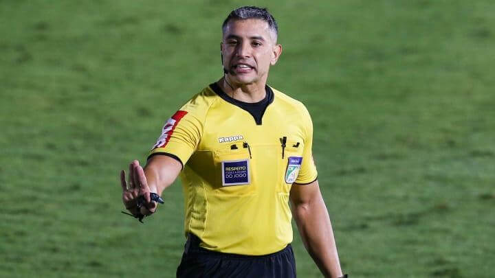 Árbitro de Vasco x Vila Nova ofende jogadores dizendo ”Acostumados com árbitros de Série B”