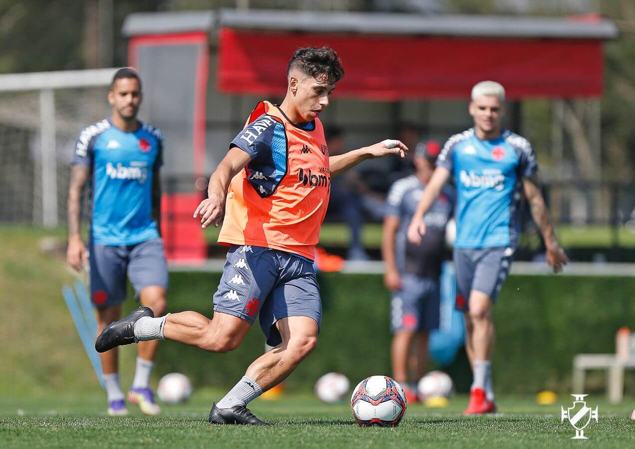 Vasco treina em Curitiba para partida contra Operário; Vanderlei retorna ao time e Juninho vira desfalque