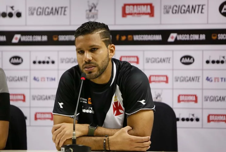 Vasco descarta chegadas de Osvaldo, Hernanes e Oswaldo Henríquez