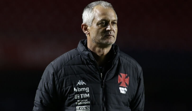 Lisca fala de ausência de Graça na equipe titular e defende Ernando: ”Não teve lances que ele comprometeu”