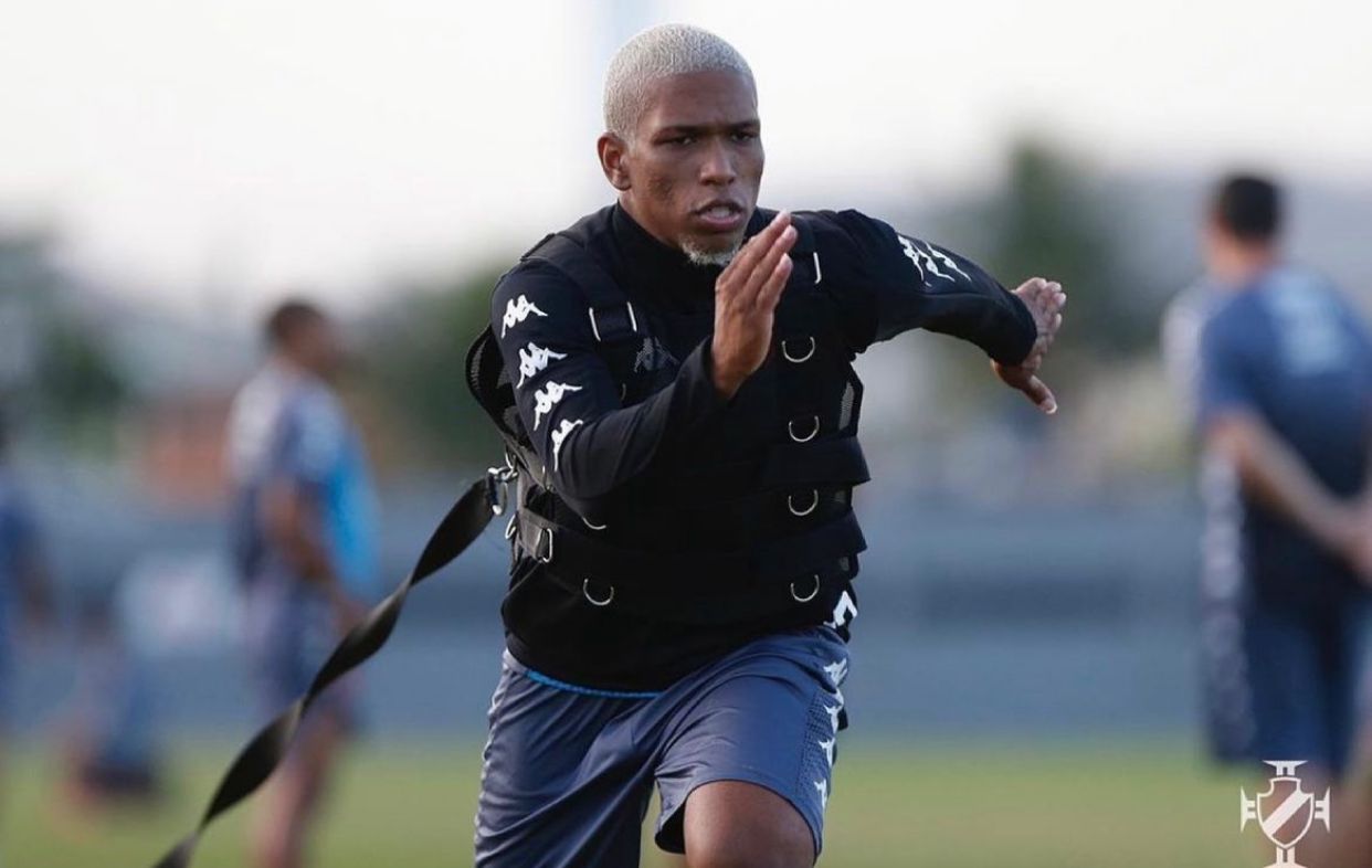 Vasco decide que Juninho e Mt voltam para o sub-20