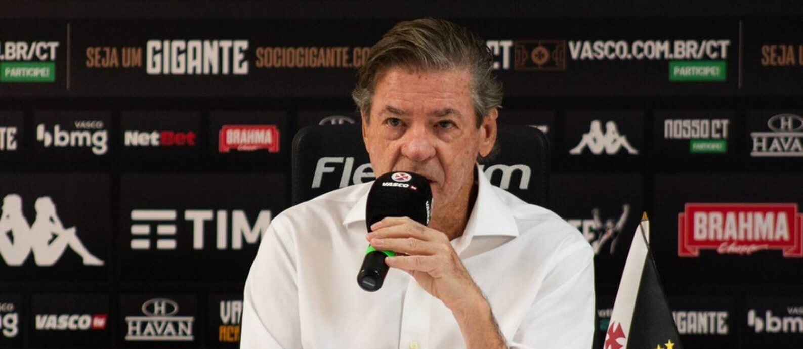 Vasco paga salários de jogadores e funcionários