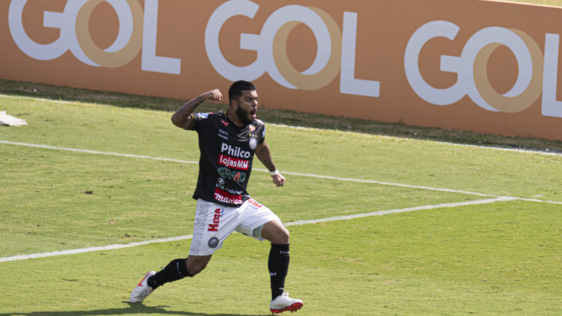 Leandrinho, Ex-Botafogo, brincou com a vitória do Operário em cima Vasco: “Fantasma que gosta de entrar de penetra em aniversário”