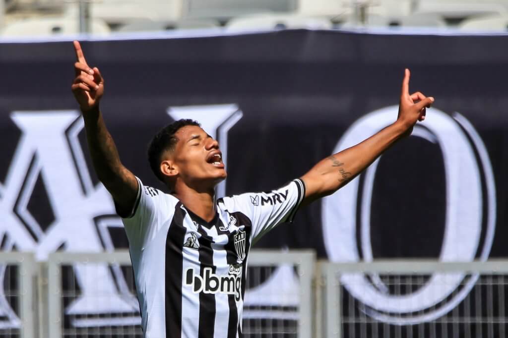 Vasco receberá valor menor pela venda de Marrony, diz jornalista