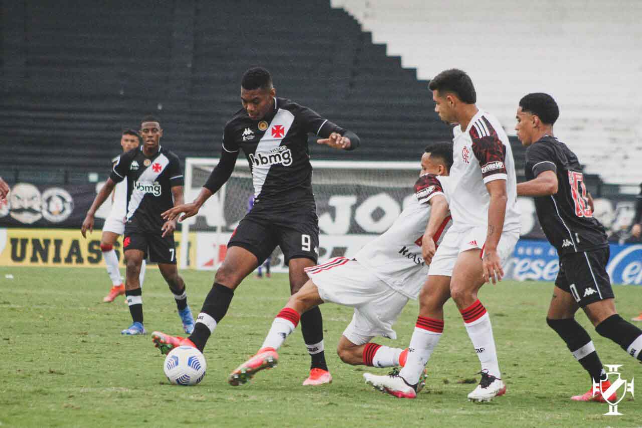 Viralizou! Jogadores da base do Vasco protagonizam lindos dribles contra o Flamengo; assista