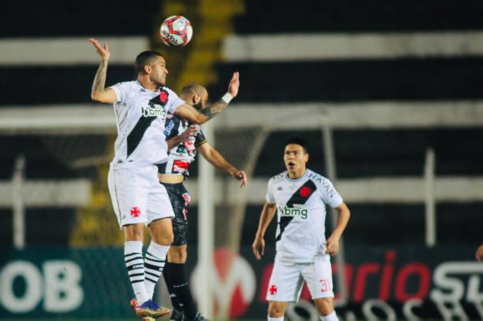 Em dia que completa 123 anos, Vasco perde para o Operário em confronto direto e vê G4 cada vez mais distante