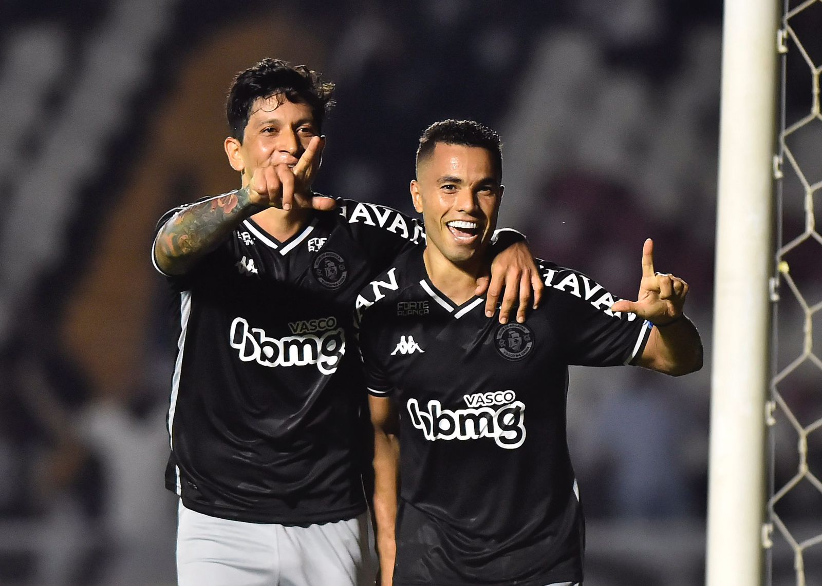Na briga! Vasco joga bem, vence o Goiás em São Januário e se aproxima do G4