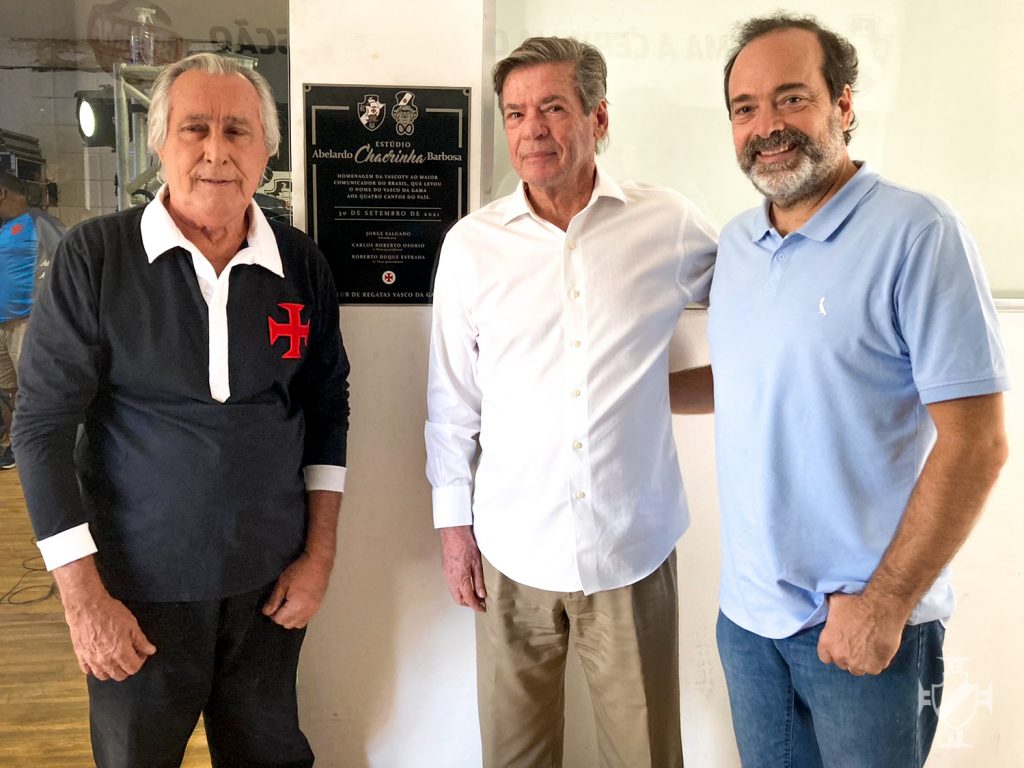 Vasco presta homenagem a Chacrinha com seu nome no estúdio da Vasco TV