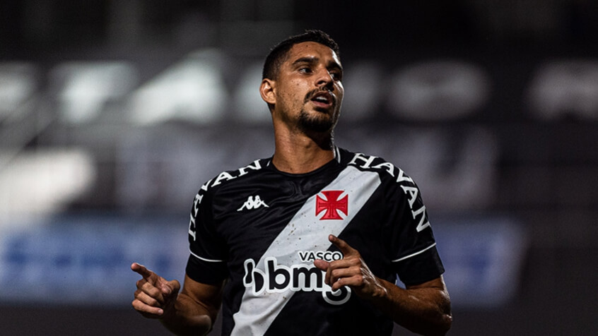 Daniel Amorim recebe o terceiro amarelo e desfalca o Vasco contra CRB