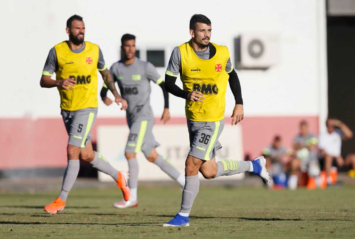 Defesa composta por Ricardo Graça e Castán foi vazada 31 vezes em 23 partidas