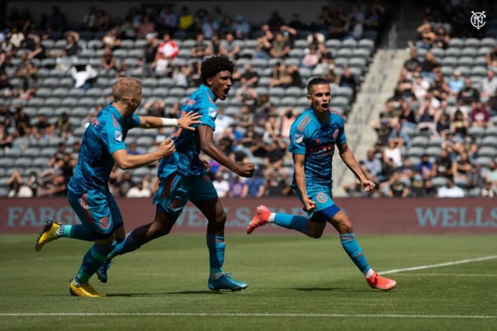 Talles Magno marca seu primeiro gol nos EUA