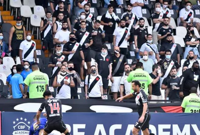 Vasco não vê conflito de interesse com clínica onde trabalha VP Médico