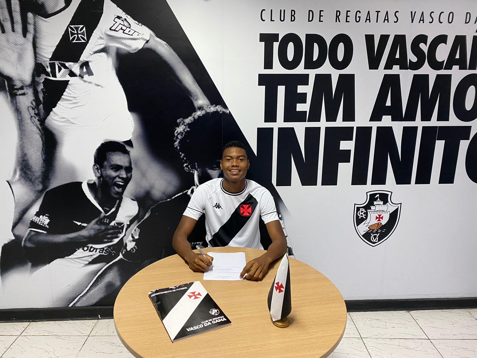 Sub-17: Gabriel Silva assina primeiro contrato profissional até 2025